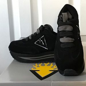 Volatile Inspiration black platform sneakers